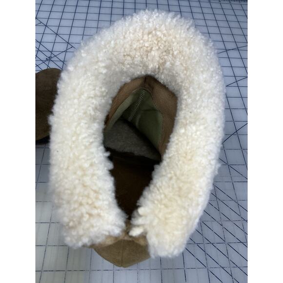 UGG Dandylion Bootie, Size 8, 4-inch heels, reversible shearling trim - Picture 12 of 14
